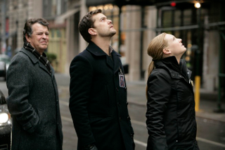 Illustration for article titled In its stellar 3rd season, Fringe combined the best of both worlds